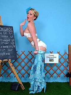 Naughty pin-up teacher is using stripping as a way to keep kids interested in science