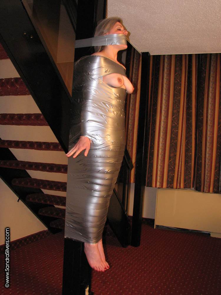 https://img.bdsmqueens.com/galleries/14041/07.jpg