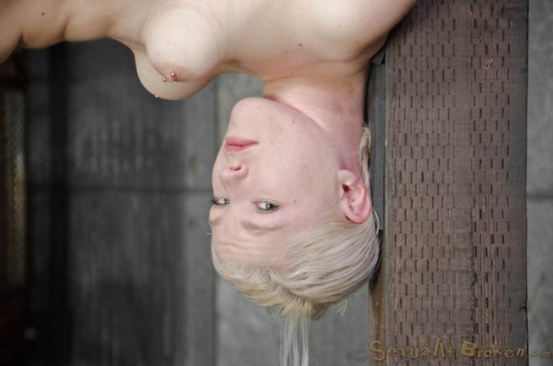 https://img.bdsmqueens.com/galleries/16429/08.jpg