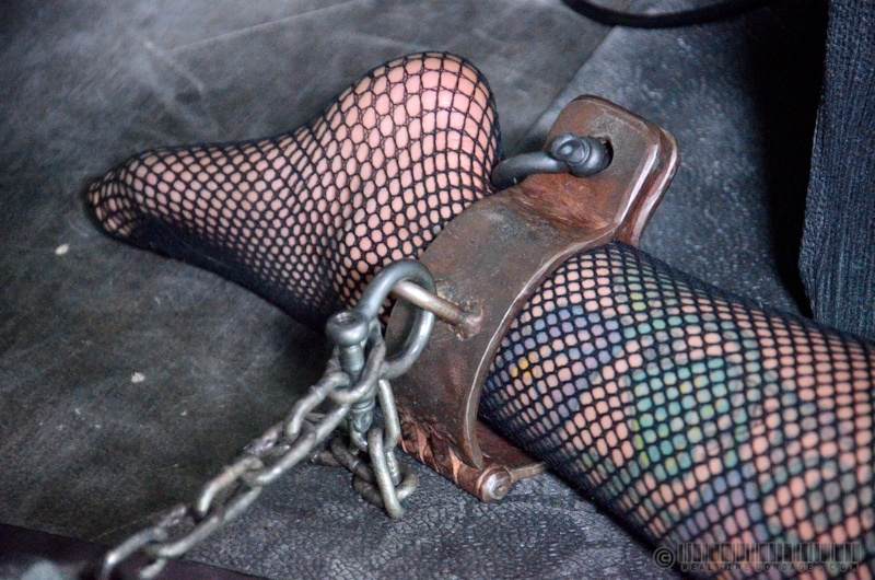 https://img.bdsmqueens.com/galleries/16906/07.jpg