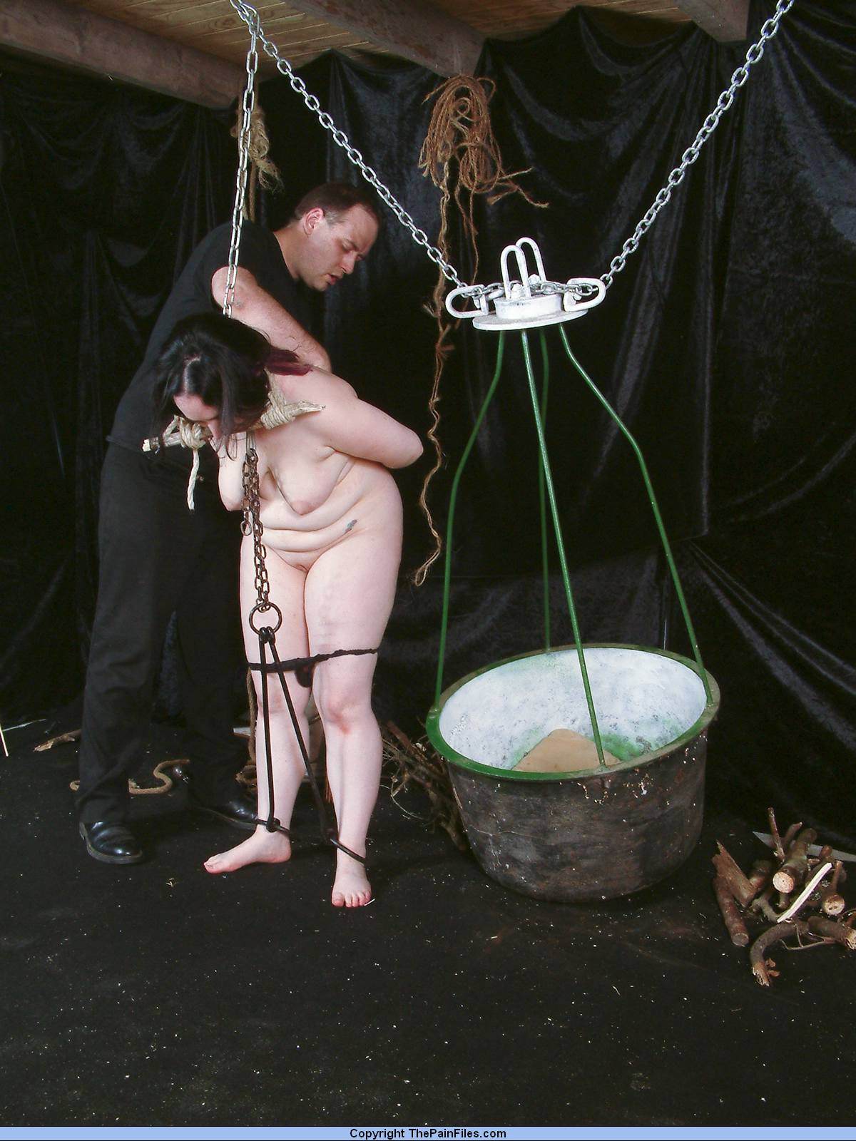 https://img.bdsmqueens.com/galleries/21003/09.jpg