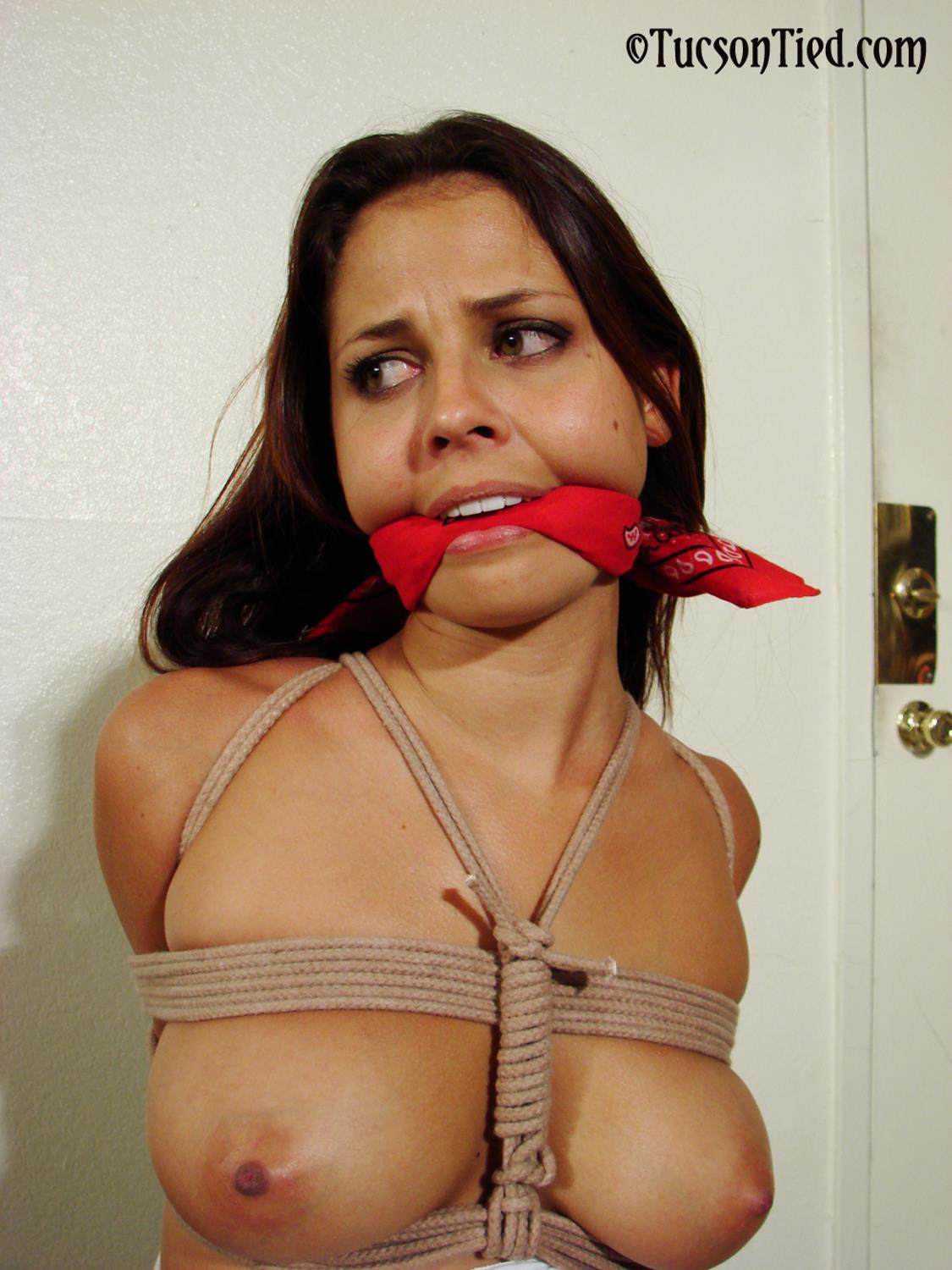 https://img.bdsmqueens.com/galleries/21300/05.jpg